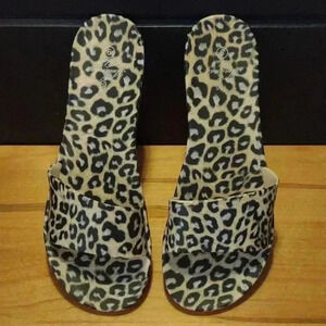 Amanda Blu like new leopard print‎ slides women's 9